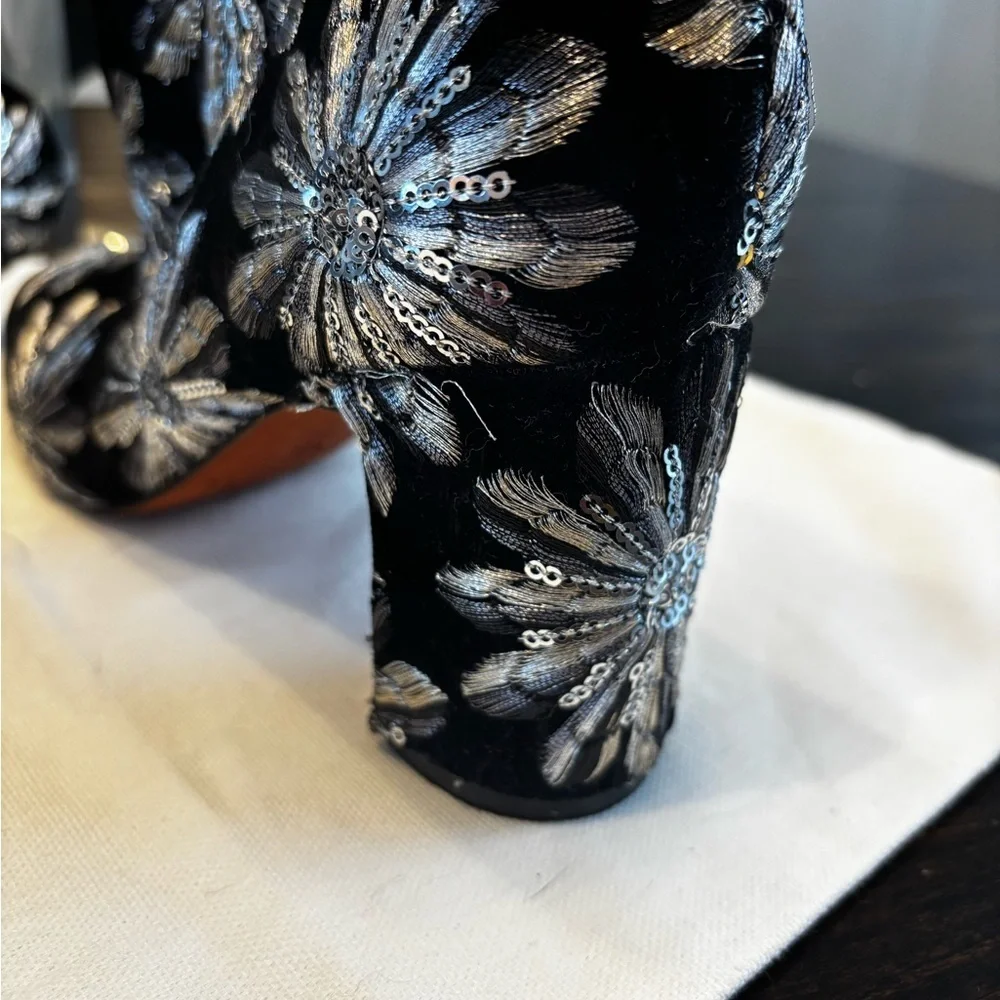 Marc Fisher Grazie Sequin Velvet Booties in black and
Black Ankle Boots sz 7.5 - Picture 6 of 6
